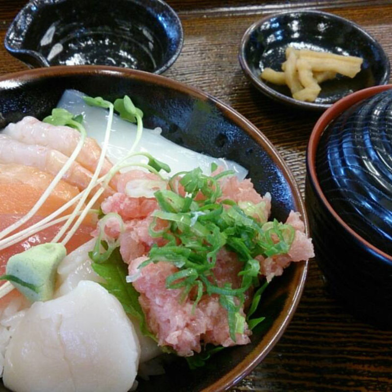 海鮮丼(越前若狭 鯖街道 （エチゼンワカサ サバカイドウ）)