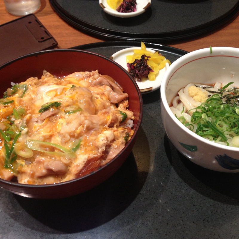 親子丼(どんぶり専門店 丼丼亭 大阪ホワイティうめだ店)