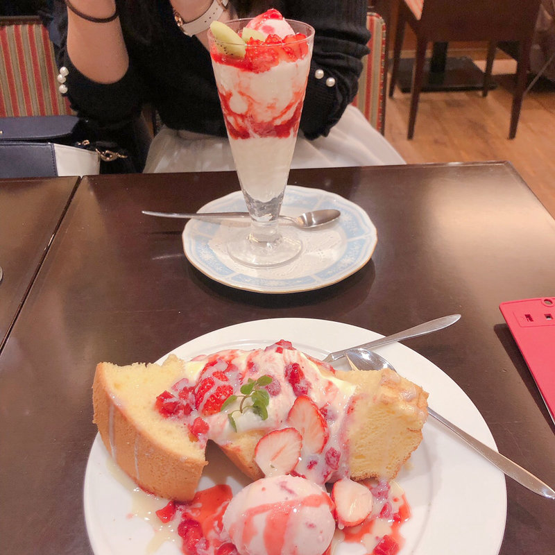 期間限定 いちごのシフォンケーキ(銀座 和蘭豆 浅草店)