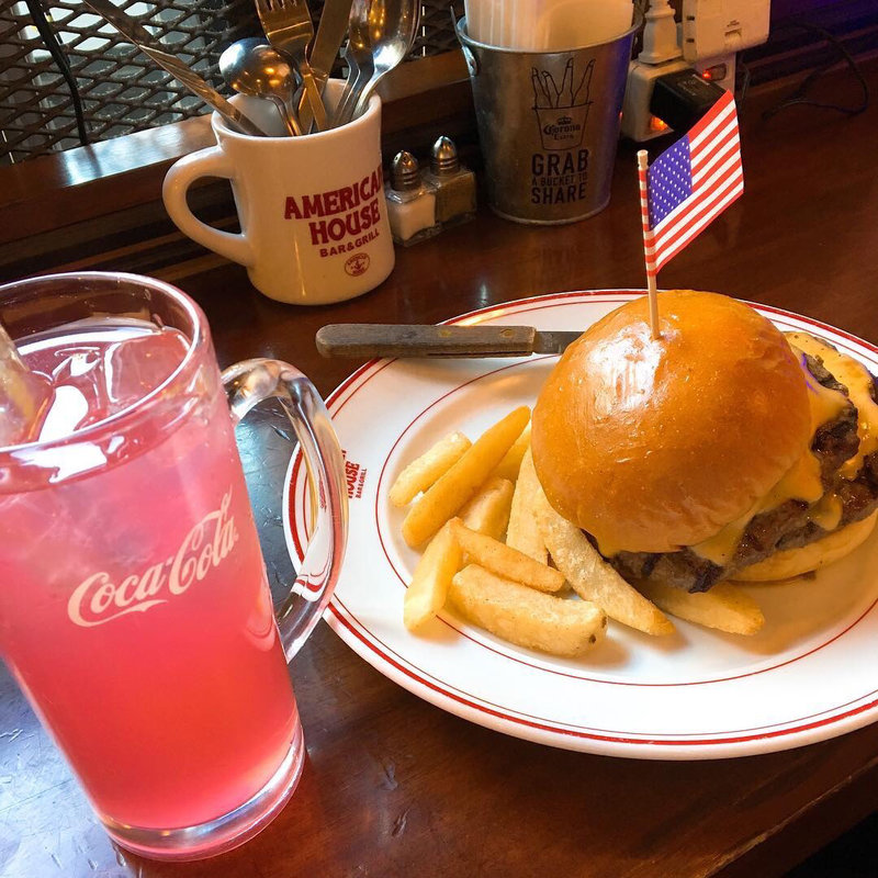 モンスターチーズバーガー(アメリカンハウス 原宿店)