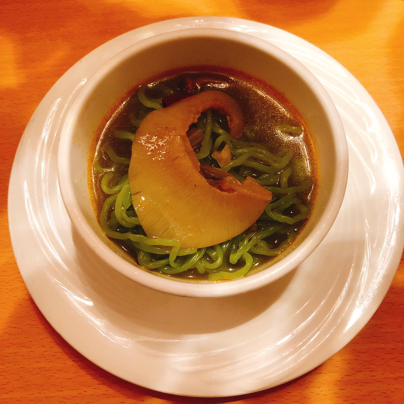 クロレラ入りヘルシー麺(薬膳火鍋専門店 天香回味 銀座中央通り店)