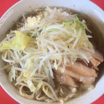 ぶたラーメン（ニンニク、ヤサイ）(ラーメン二郎 三田本店 （らーめんじろう）)