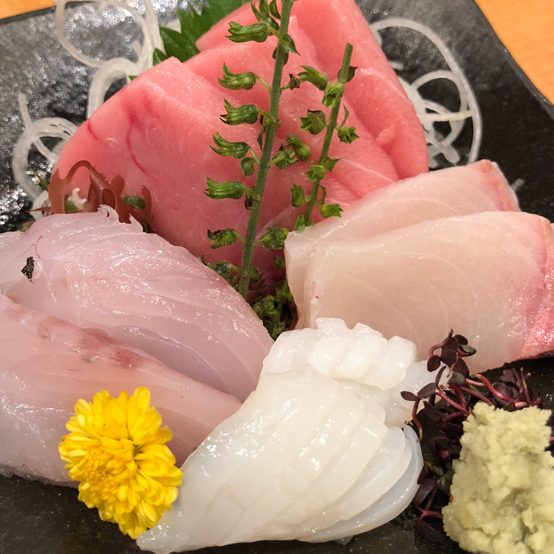 刺身盛合せ(地魚回転寿司 丸藤)