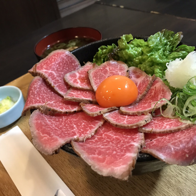 ローストビーフ丼(浪花焼肉 肉タレ屋)