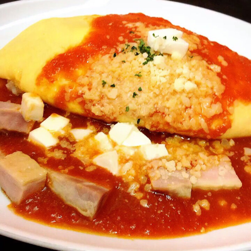 〈月替わりメニュー〉3種のチーズとトマトソースのオムライス(長屋オムライス 大阪駅前第3ビル店)