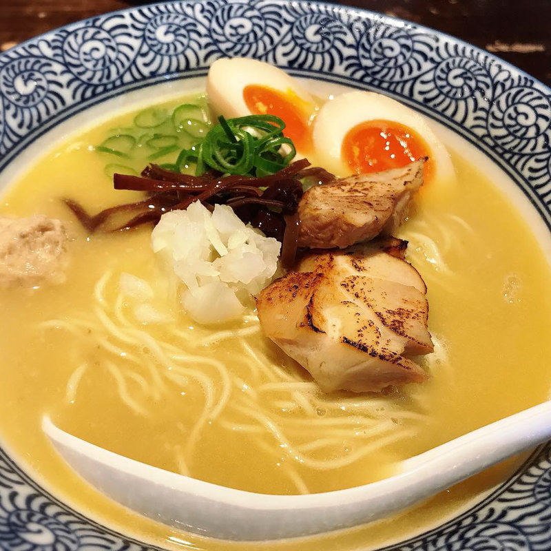 濃厚鶏白湯そば(濃厚京鶏白湯らーめん めんや 美鶴 （ミツル）)