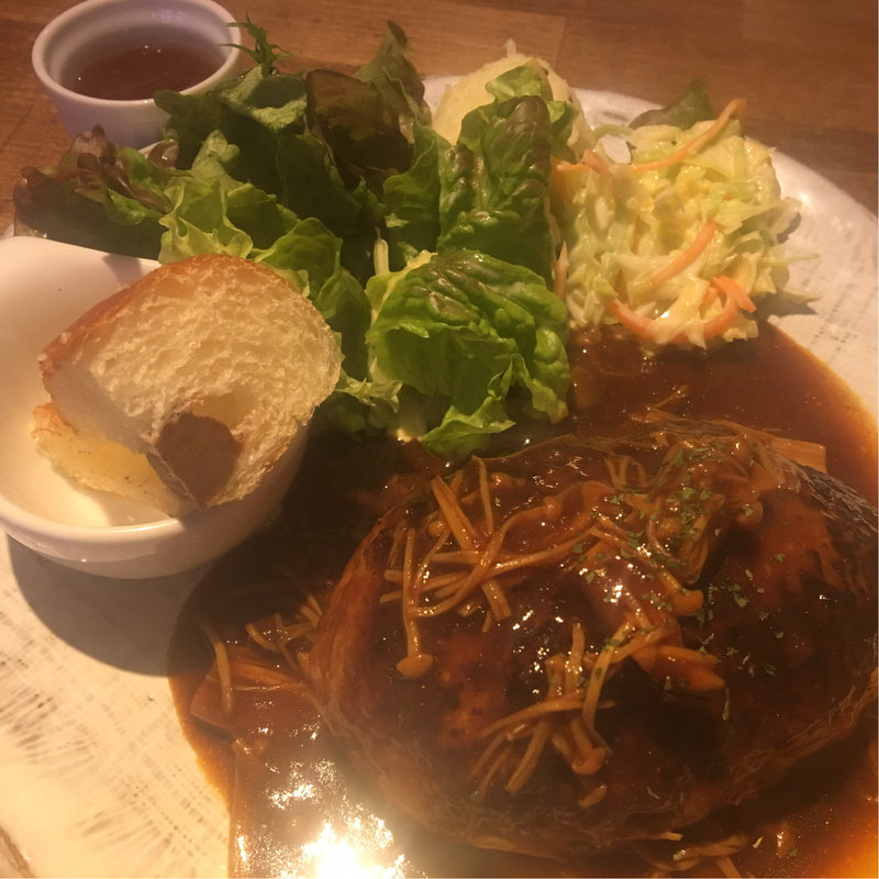 ハンバーグ(パンとワイン 目黒FLAT)