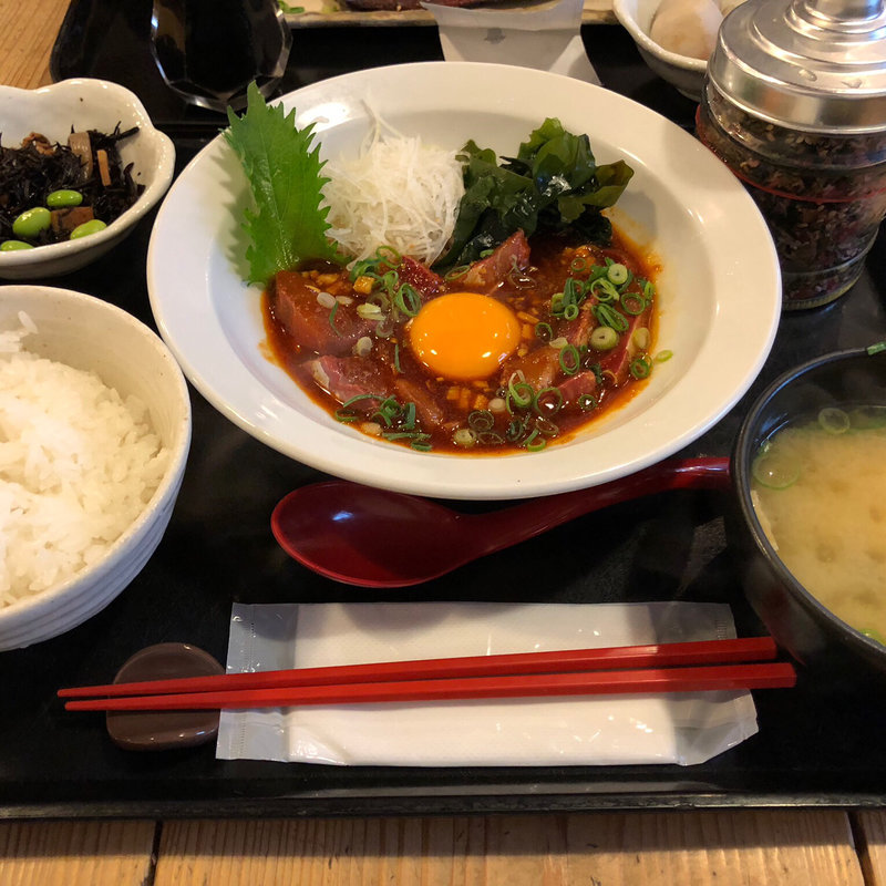 ぶりユッケ定食(梅山鉄平食堂 )