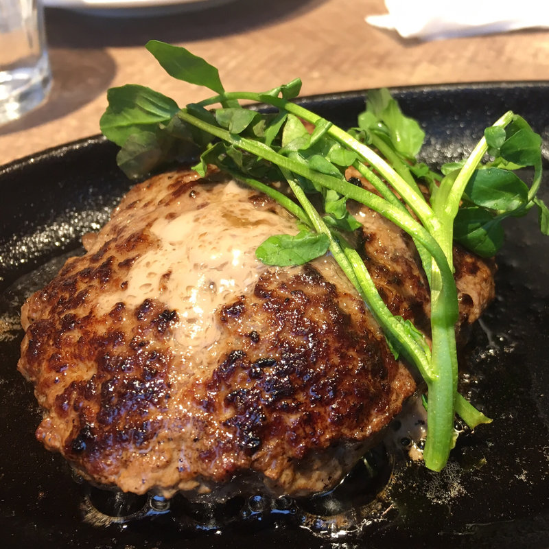 もとぶ牛入り牛100%ハンバーグ(300g)(STEAK THE FIRST 高田馬場)