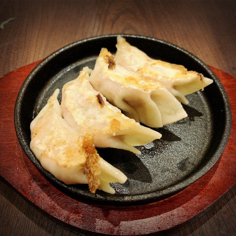 手作り餃子(炭火焼鳥研究所 中目黒店)