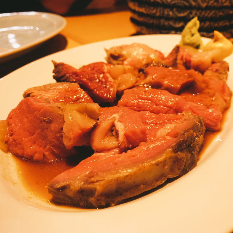 厚切りローストビーフ(饂飩ト酒 maru-gin)