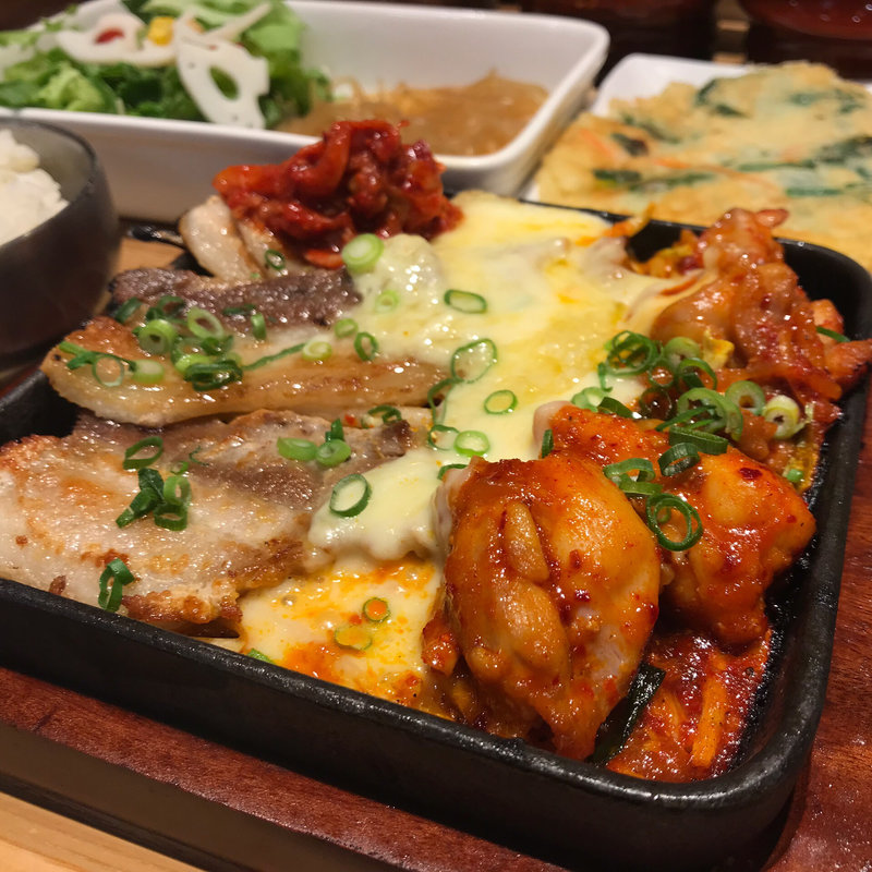 Aセット（チーズタッカルビ＋三元豚サムギョプサル）(MARKIS福岡ももち韓美膳（ﾊﾝﾋﾞｼﾞｪ）)