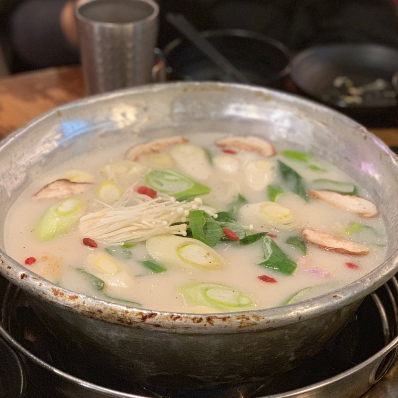 タッカンマリ(カントンの思い出 鶏肉研究所)