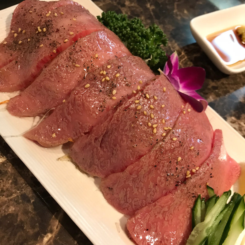 炙り和牛刺し(炭火焼肉 稔台苑)