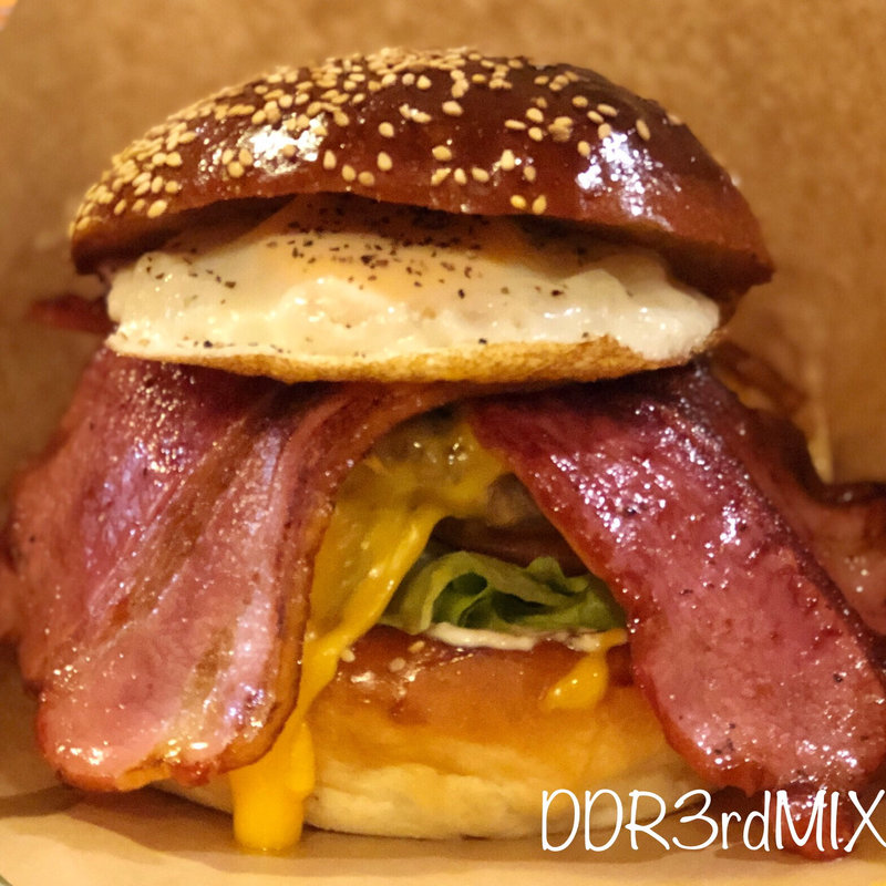 ベーコンエッグバーガー チーズトッピング(BOOGIES )