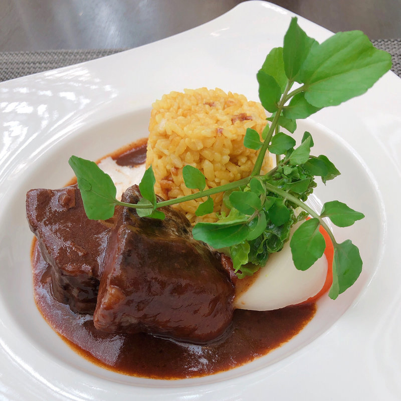 アマデウス特製 黒毛和牛のビーフシチューとターメリックライス(レストラン「アマデウス」)