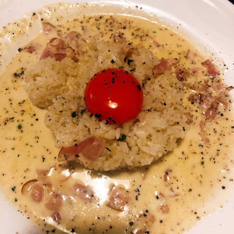 ライスカルボナーラ こだわり玉子のせ(酒場リベリー episode2)