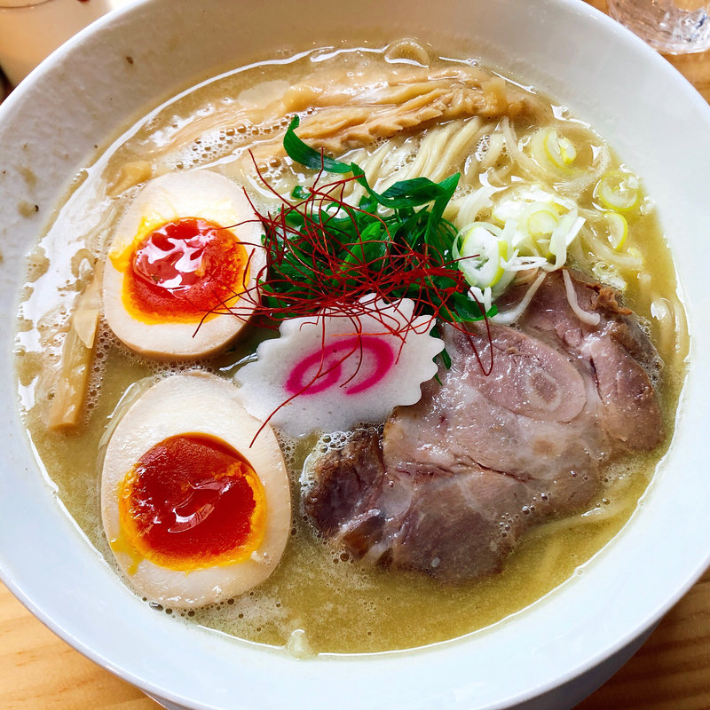鶏出汁醤油ラーメン、煮卵トッピング(桐麺 )