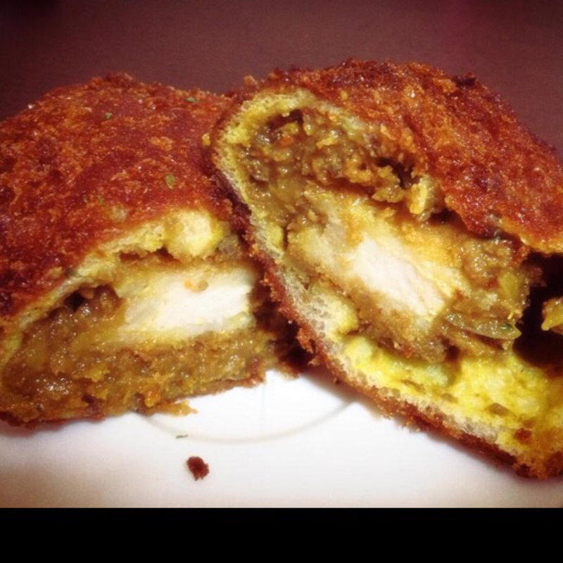 カツカレーパン(ルーエプラッツ ツオップ （Ruheplatz Zopf）)