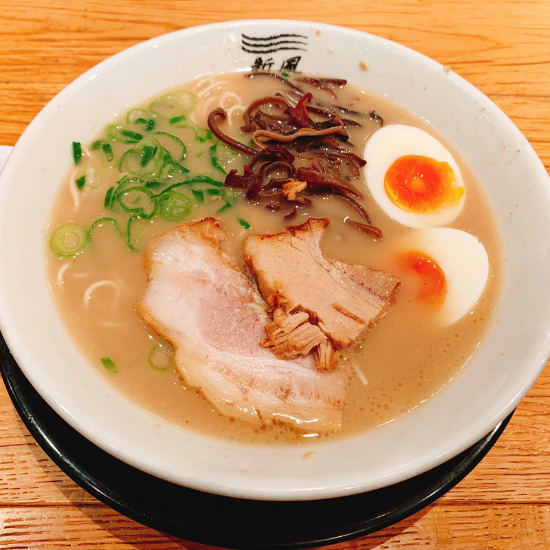 博多豚骨 白(博多新風 ラーメン食堂 梅田店)