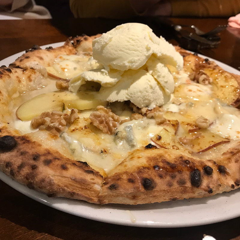 りんこゴルゴンゾーラ、ハチミツ漬けクルミのビアンコ(LEGAME)