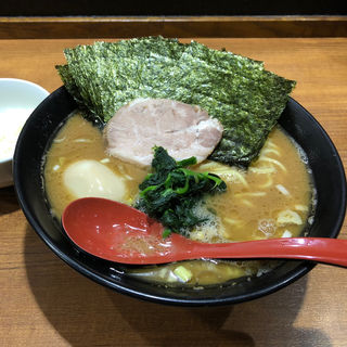 ラーメン(横浜家系ラーメン 麺家 黒)
