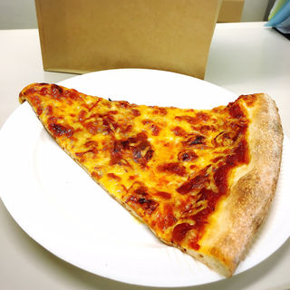 cheese pizza(PIZZA SLICE &SODA FOUNTAIN六本木店)