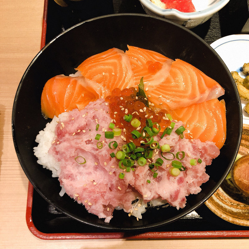 とろサーモンいくら丼(魚然 銀座店 )