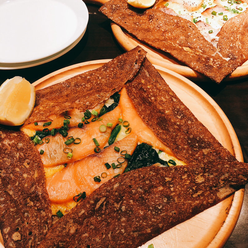 ノルマンド サーモンの瞬間スモークガレット(ハース （Hearth）)