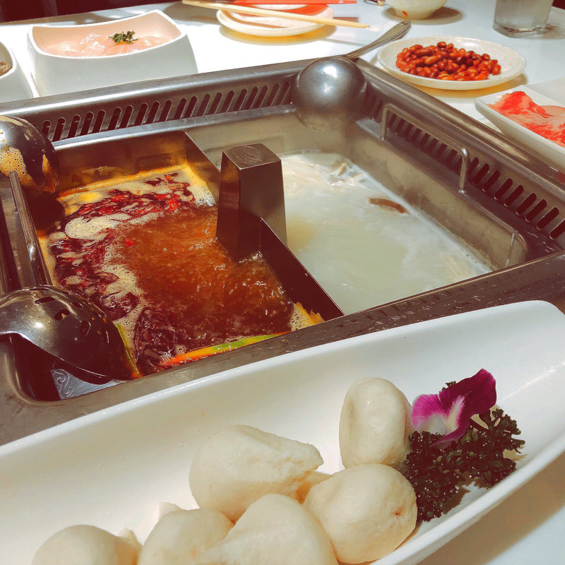 二種類火鍋（白湯&麻辣）(海底撈火鍋　赤坂店)