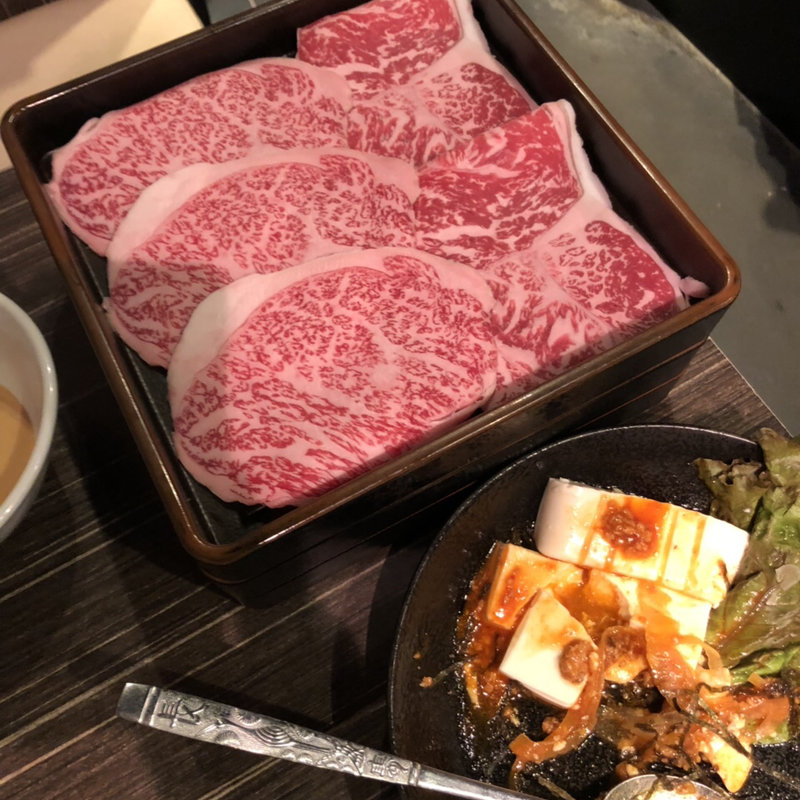 特選黒毛和牛しゃぶしゃぶ（特上ロースと野菜盛り合わせ(焼肉問屋牛蔵)