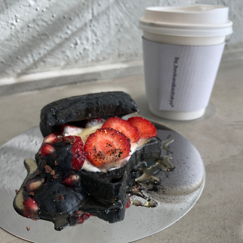 KOBORERU FRUIT SAND(BOOK AND BED TOKYO 心斎橋)