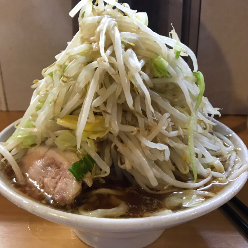 小ラーメンラーメン豚入り（ニンニク少なめ）＋生玉子(豚星。 )