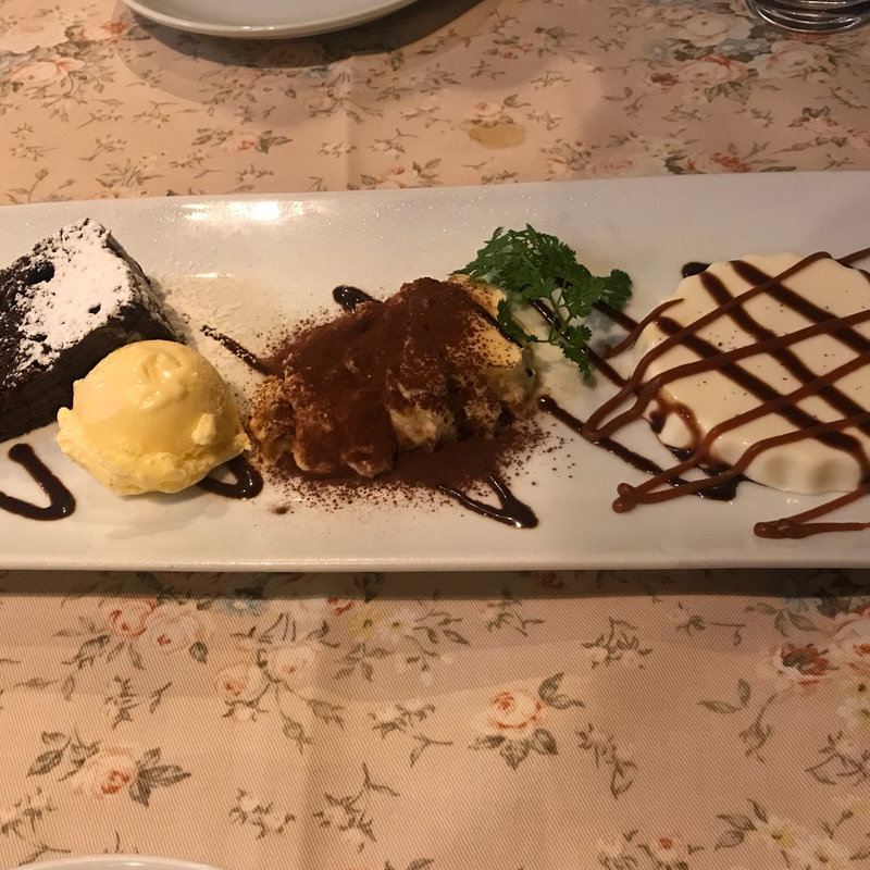 デザート盛り合わせ(カッチャトーレ （CACCIATORE）)