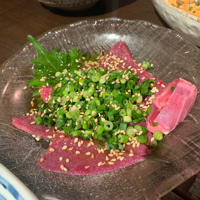 鮫のレバ刺し(酒菜や まつ)