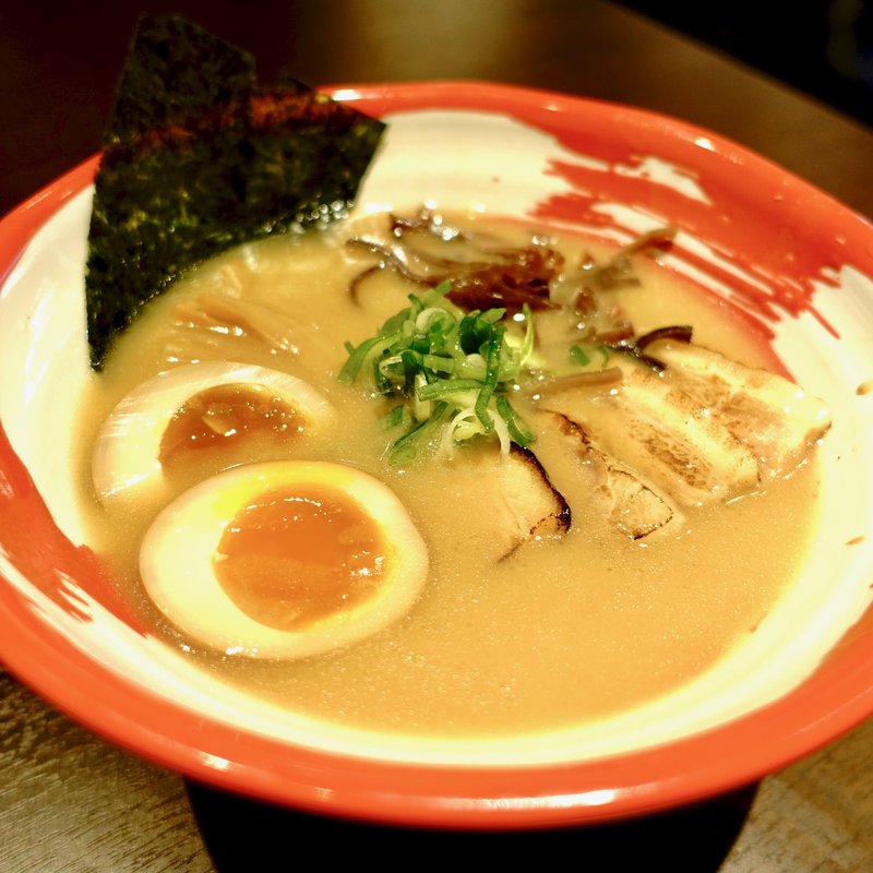 博多チャーシューメン（ちぢれ麺）(本場博多ラーメン・油そば 一号艇)