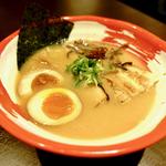 博多チャーシューメン（ちぢれ麺）(本場博多ラーメン・油そば 一号艇)