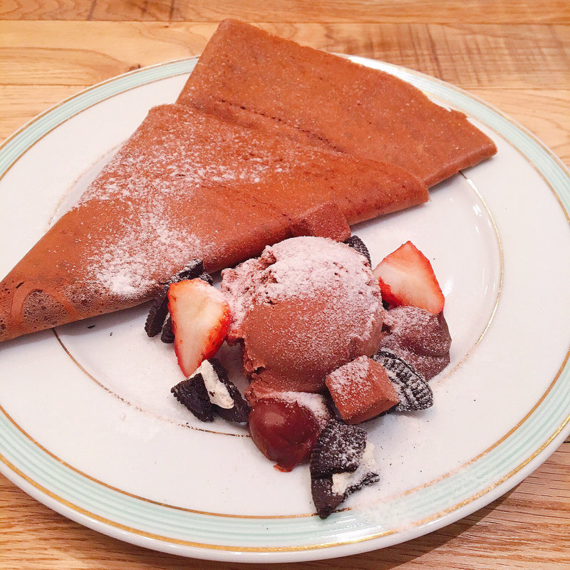 チョコレートづくしのストロベリーショコラクレープ(ジェラートピケカフェビオコンセプト)
