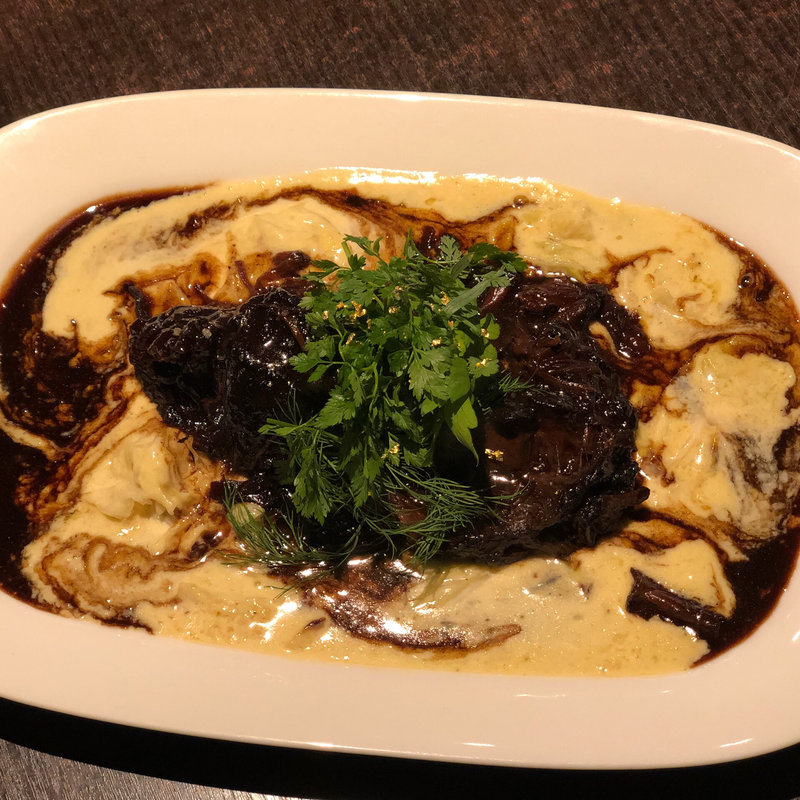 牛ホホ肉赤ワイン煮(オー・ガラージュ)