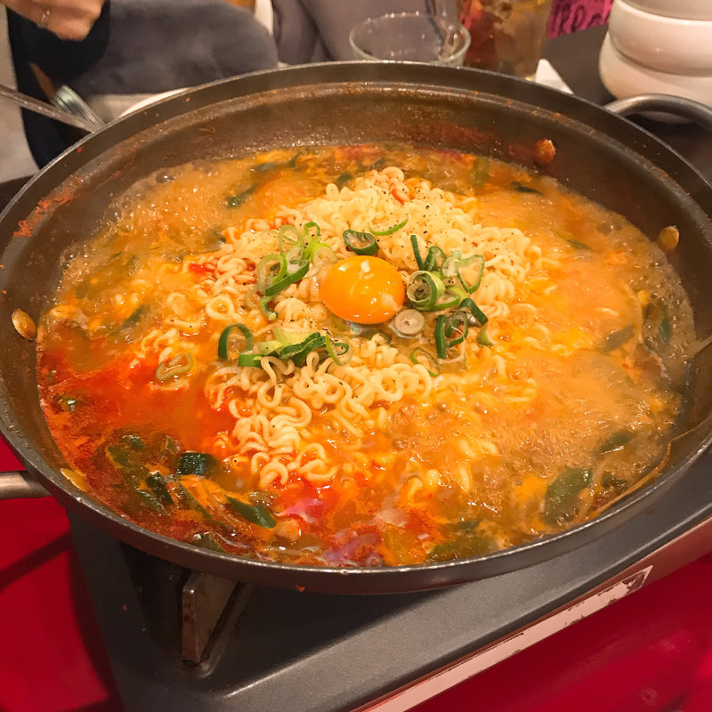 〆ラーメン(韓国料理 豚とんびょうし)