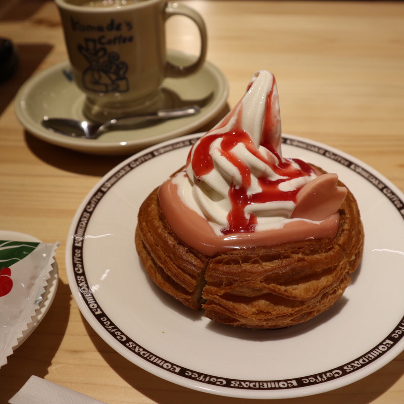 シロノワールいちごチョコ(コメダ珈琲店 新琴似一番通店)