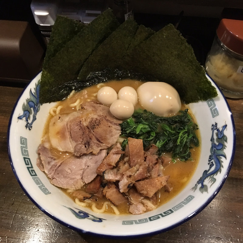 全部のせ家系豚骨醤油(横浜家系 クマガ家)