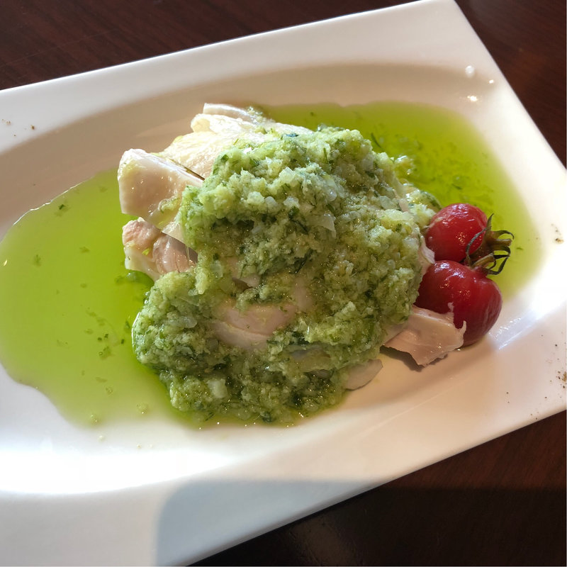 蒸し鶏の冷製 九条ネギ生姜ソース(ジョーズシャンハイニューヨーク グランフロント大阪店)