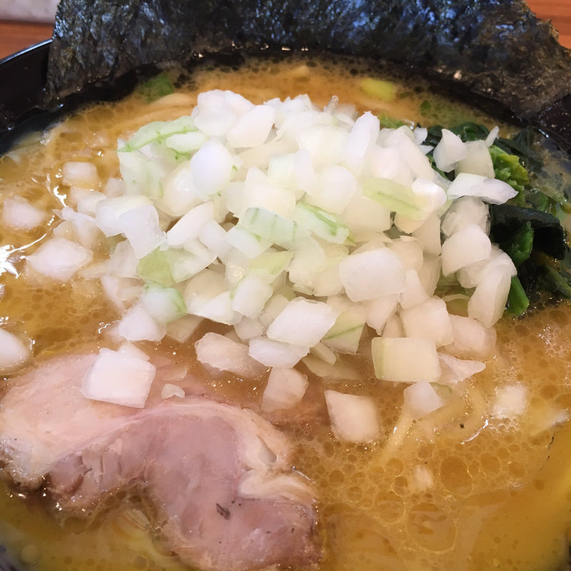 醤油豚骨ラーメン(横浜家系ラーメン 宮前商店)