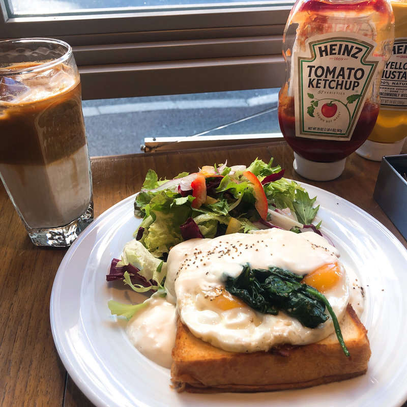 ベーコンとチーズソースのオープンサンドイッチ(Crossroad BAKERY(クロスロードベーカリー))