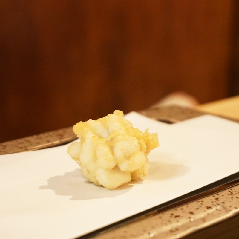 たらの白子(創作天ぷらと炭焼き ワイン はかたあゆむ)