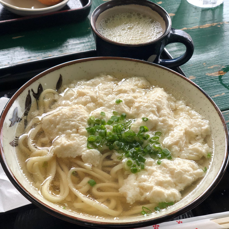 ゆし豆腐そば（小）と単品の豆乳(皆愛屋 （ミナアイヤ）)