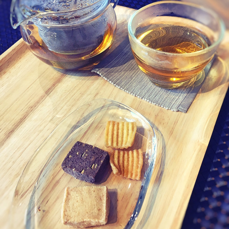 緑茶と菓子の合わせ(加賀 ほうじ茶)(shaka 和 Cafe)