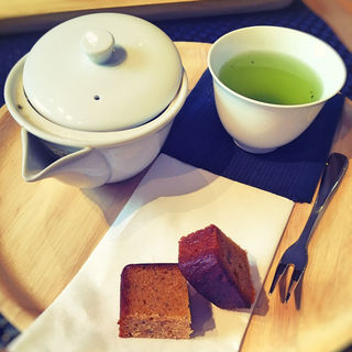 緑茶と菓子の合わせ(深蒸し煎茶)(shaka 和 Cafe)