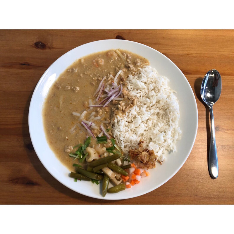 あらびき鷄キーマと海老のココナッツミルクカレー(ポーリのカレー屋さん)